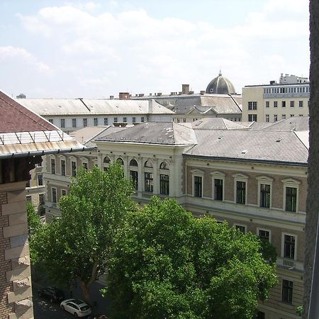 Next Door Apartment Budapest Bilik gambar