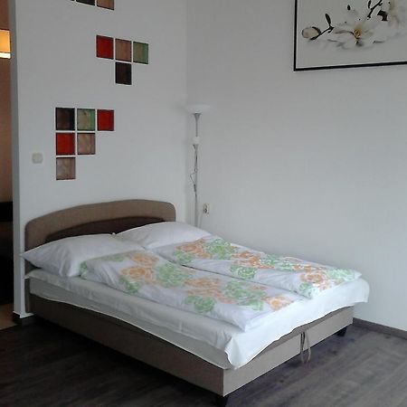 Next Door Apartment Budapest Bilik gambar