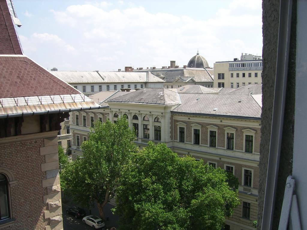 Next Door Apartment Budapest Bilik gambar