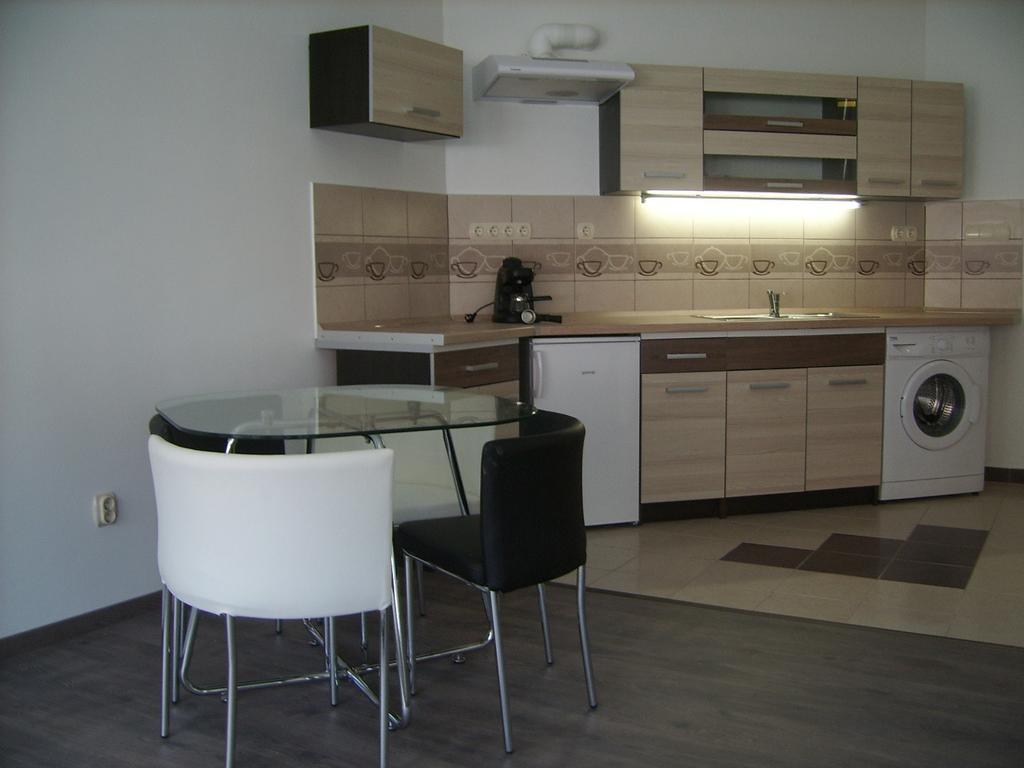 Next Door Apartment Budapest Bilik gambar