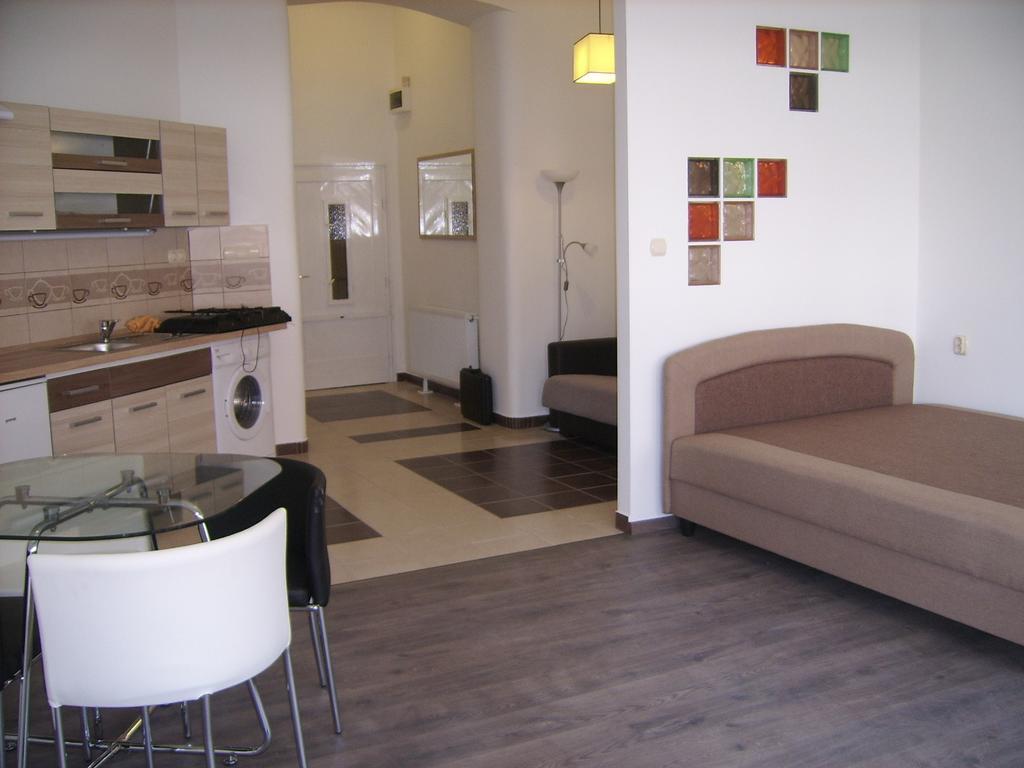 Next Door Apartment Budapest Bilik gambar